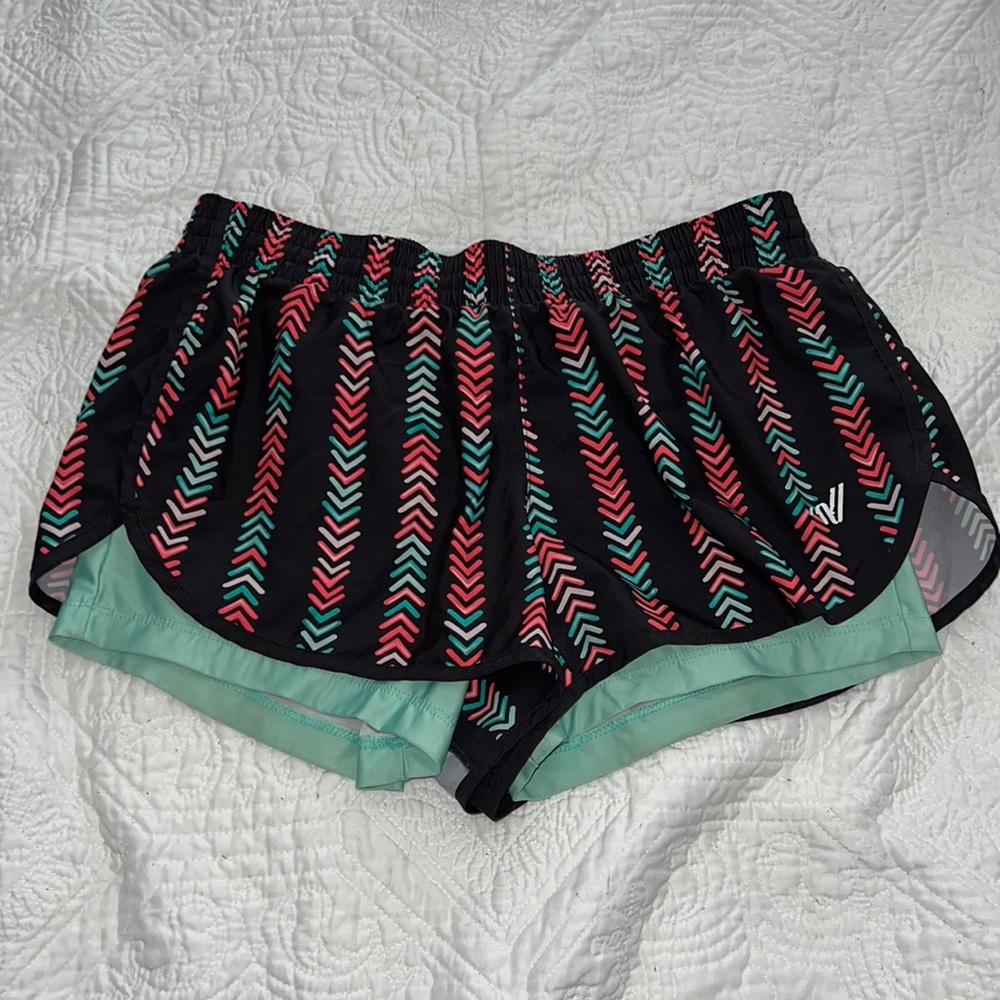 Patterned athletic shorts with spandex